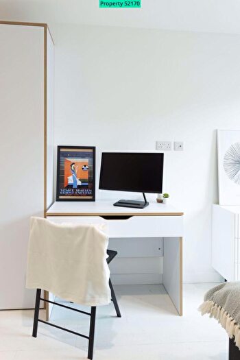 Studio To Rent In Commercial Road, London, E14