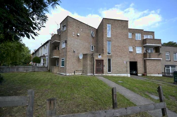 1 Bedroom Apartment To Rent In Samantha Court Wallwood Road Leytonstone, E11