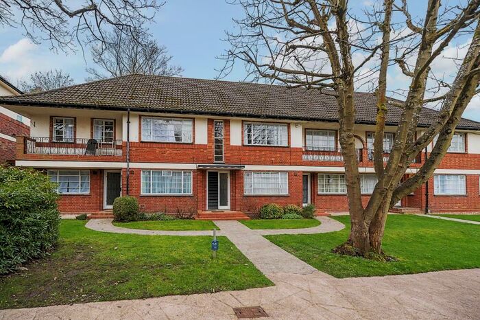 2 Bedroom Apartment To Rent In Glenhill Close, Finchley, N3