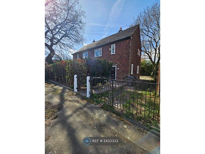 2 Bedroom Semi-Detached House To Rent In Sandhill Walk, Manchester, M22