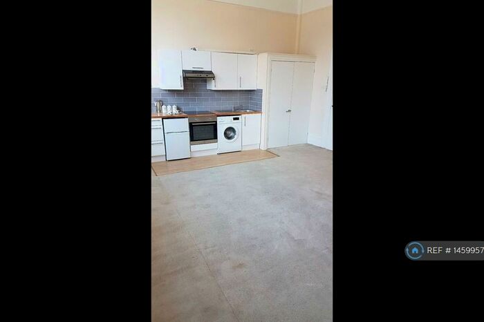 Studio To Rent In North Road, London, N7