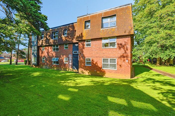 1 Bedroom Flat For Sale In Windsor Close, Bovingdon, Hemel Hempstead, HP3
