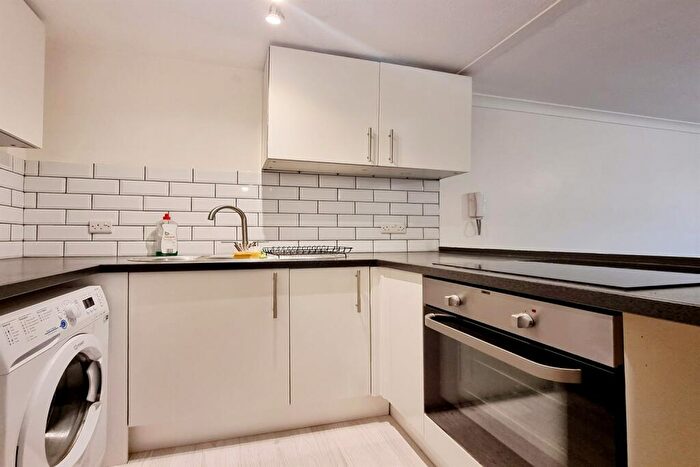 1 Bedroom Apartment To Rent In Carlton House, Littlehampton Road, Worthing, BN13