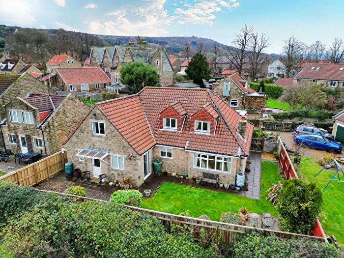 4 Bedroom Detached House For Sale In Yew Tree Close, Sleights, YO22