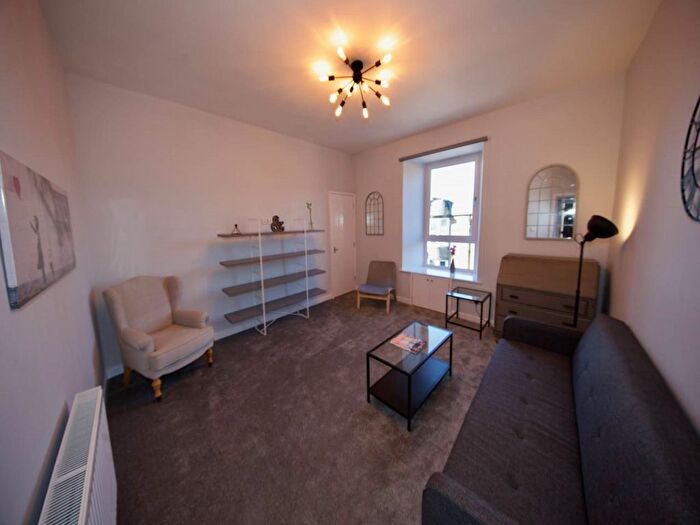 3 Bedroom Flat To Rent In Hilltown, Dundee, DD3