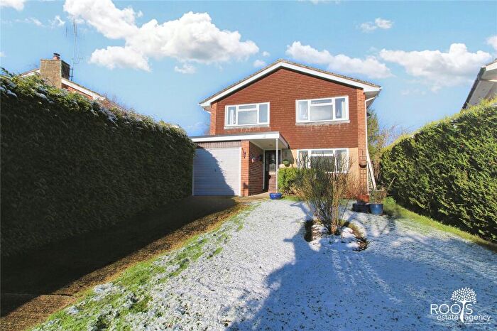 4 Bedroom Detached House For Sale In Cheviot Close, Newbury, Berkshire, RG14