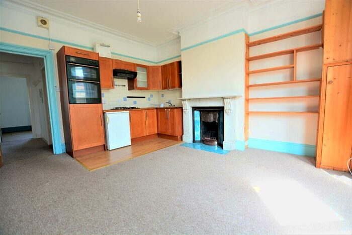 2 Bedroom Flat To Rent In York Villas, Brighton, BN1