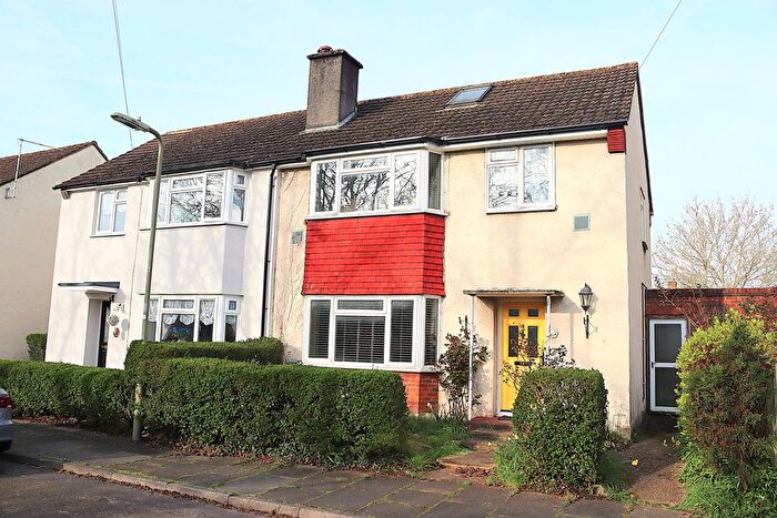 4 Bedroom Semi Detached House For Sale In Holt Close, Farnborough, GU14