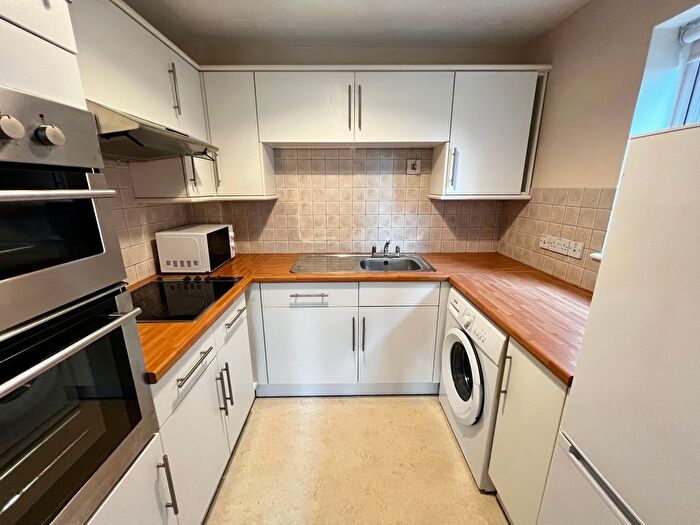 1 Bedroom Flat To Rent In Kingston Road, New Malden, KT3