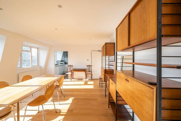 3 Bedroom Flat To Rent In Bedford Avenue, Bloomsbury, London, WC1B