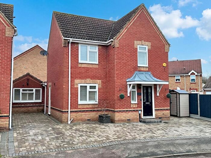 4 Bedroom Detached House For Sale In Waverley Road, Laindon, SS15