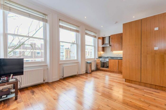 2 Bedroom Flat To Rent In Castletown Road, Barons Court, London, W14