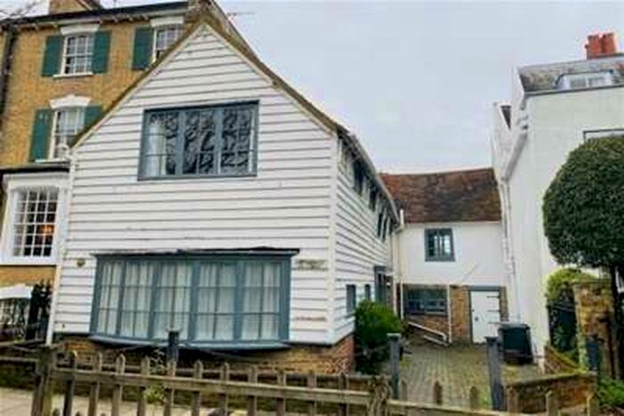 3 Bedroom Cottage To Rent In Gentlemans Row, EN2