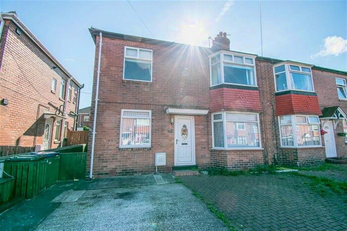 2 Bedroom Flat To Rent In Angerton Gardens, Fenham, Newcastle Upon Tyne, NE5