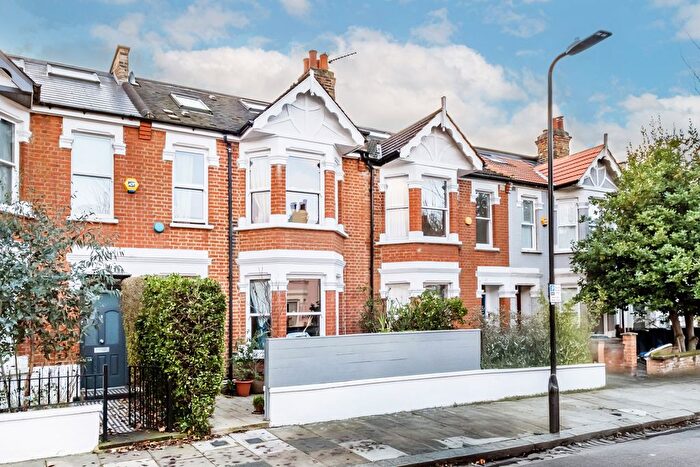 4 Bedroom Detached House For Sale In Drayton Gardens, Ealing, W13