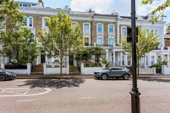 2 Bedroom Flat To Rent In St. Charles Square, Notting Hill, London, W10
