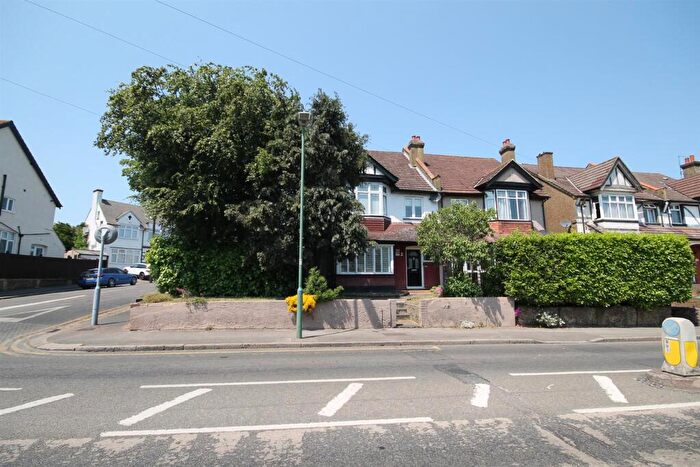 4 Bedroom Semi-Detached House To Rent In Sandy Lane South, Wallington, SM6