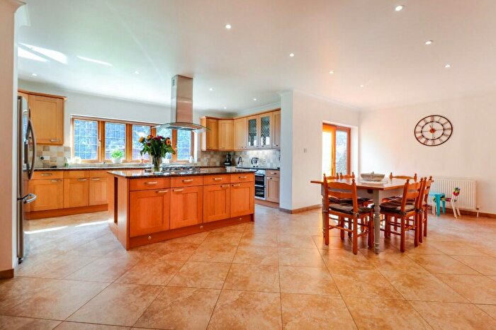 5 Bedroom Detached House For Sale In High Road, Broxbourne, Hertfordshire, EN10