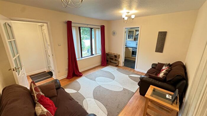 2 Bedroom Detached House To Rent In , Shieldhall Gardens Glasgow, G51