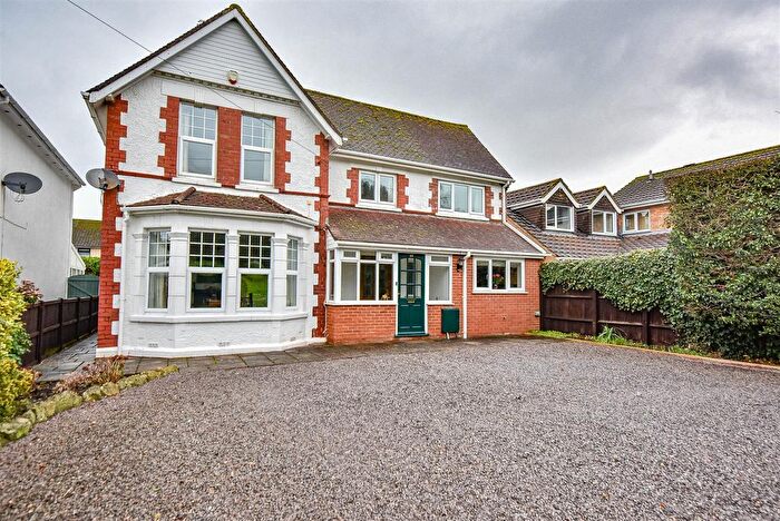 4 Bedroom Detached House For Sale In Dursley Road, Cam, GL11