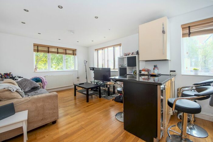 1 Bedroom Flat To Rent In Popham Gardens, Lower Richmond Road, Richmond, TW9