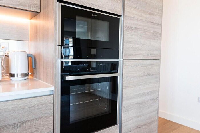 2 Bedroom Flat For Sale In Duke Of Wellington Avenue, London, SE18