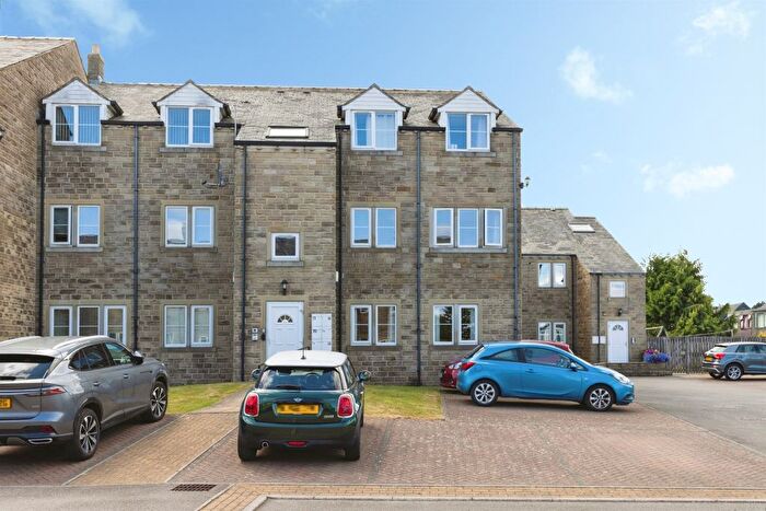 2 Bedroom Flat For Sale In Acre Court, Wibsey, Bradford, BD6
