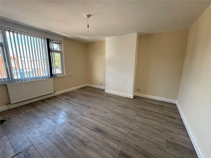 2 Bedroom Flat To Rent In Torcross Avenue, Coventry, West Midlands, CV2
