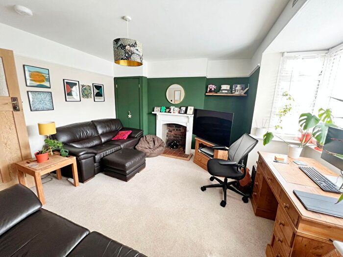 2 Bedroom Flat To Rent In Cavell Road, Oxford, Oxfordshire, OX4
