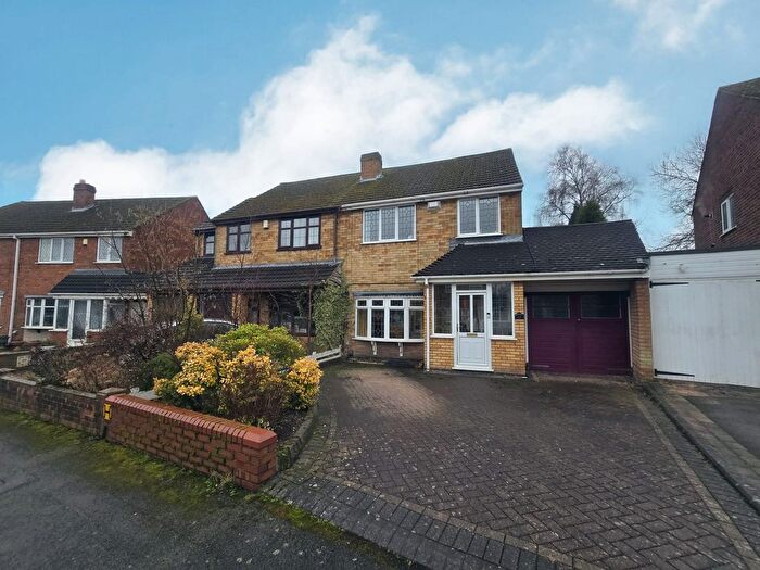 3 Bedroom Semi-Detached House For Sale In Edinburgh Drive, Rushall, Walsall, WS4