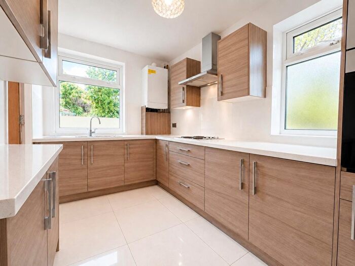 3 Bedroom Semi-Detached House To Rent In Ravenscliffe Avenue, Bradford, BD10