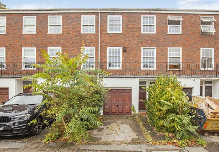 4 Bedroom Property For Sale In Broom Park, Teddington, TW11