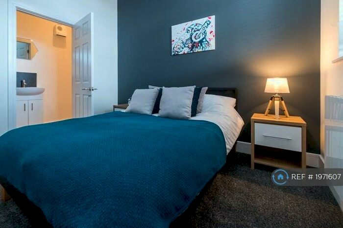 2 Bedroom Flat To Rent In Barony Court, Nantwich, CW5