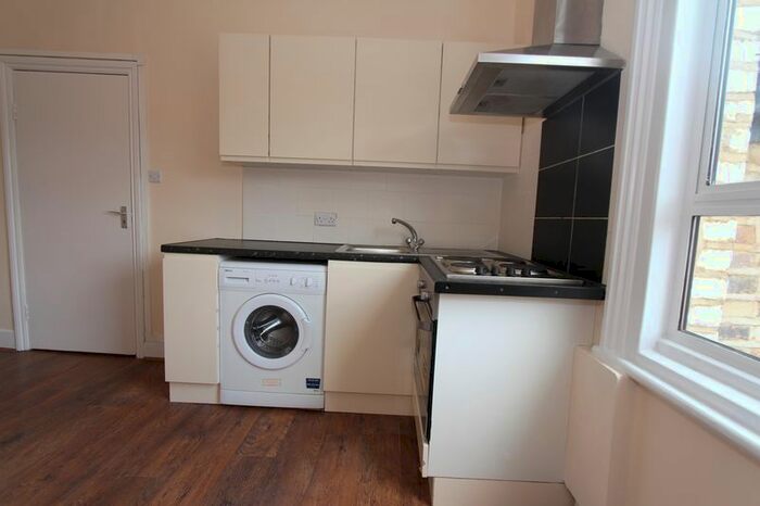 1 Bedroom Flat To Rent In Whittington Road, London, N22