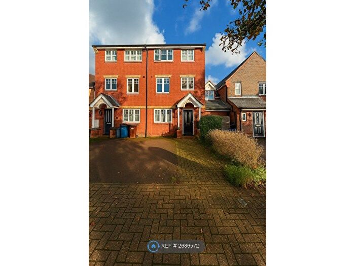 4 Bedroom Semi-Detached House To Rent In Lucerne Avenue, Bicester, OX26