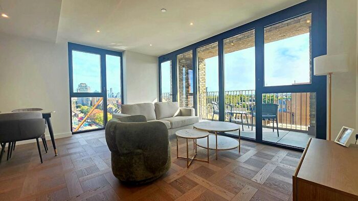 3 Bedroom Flat To Rent In Boxwood Gardens, London Dock, Tower Bridge, E1W