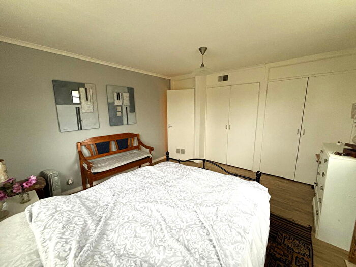 2 Bedroom Flat For Sale In Grosvenor Bridge Road, Bath, BA1