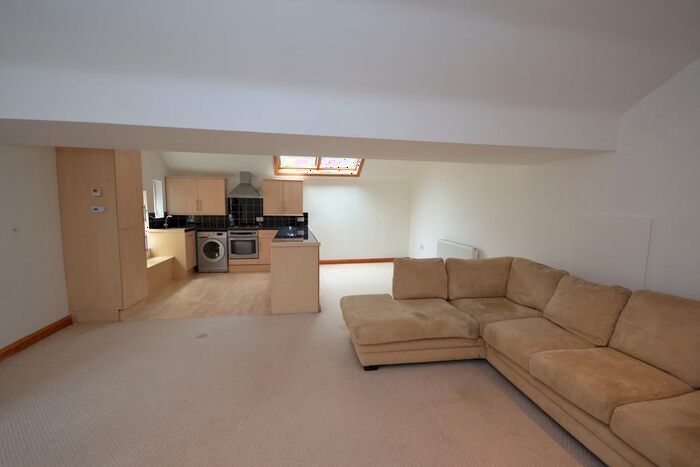 2 Bedroom Flat To Rent In Hallgate, Cottingham, HU16