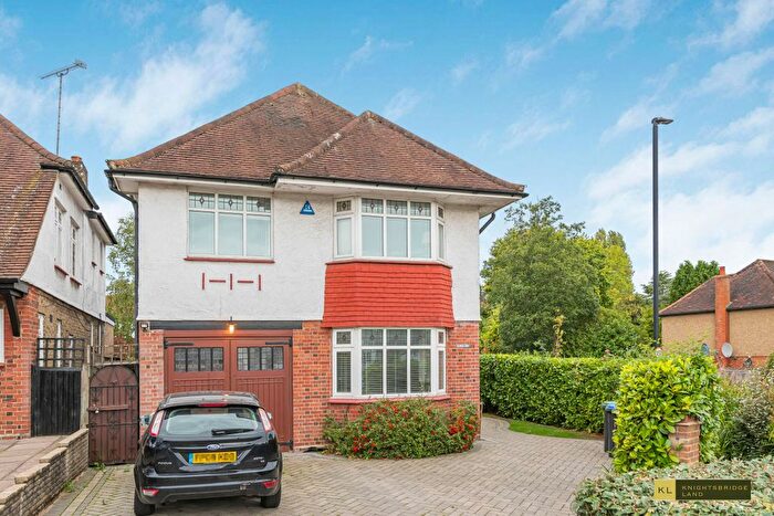 5 Bedroom Detached House To Rent In Meadway, London, N14