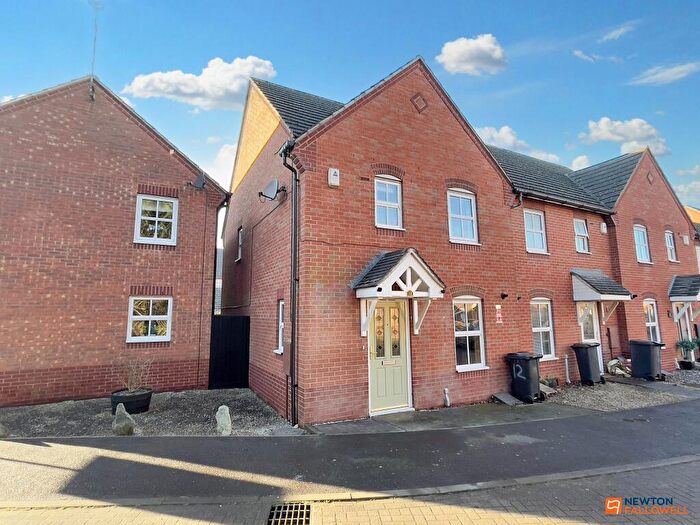 3 Bedroom Semi-Detached House For Sale In Flannagan Way, Coalville, LE67