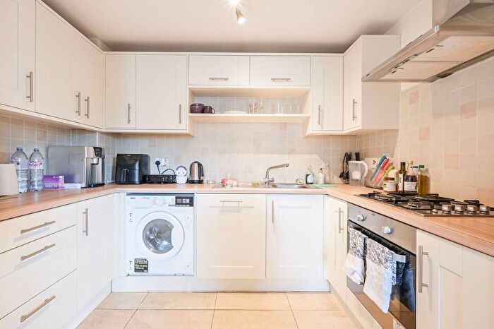 1 Bedroom Flat To Rent In Asher Way, Wapping, London, E1W