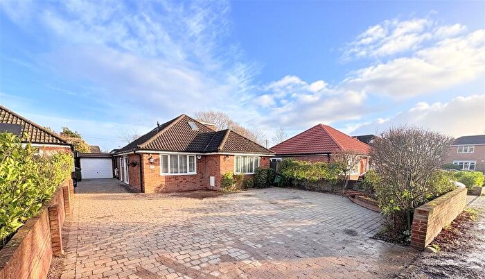 4 Bedroom Detached Bungalow For Sale In Manor Crescent, Bursledon, Southampton, SO31