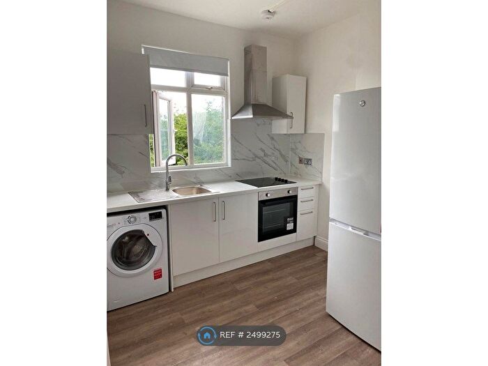 Studio To Rent In Neasden, London, NW10