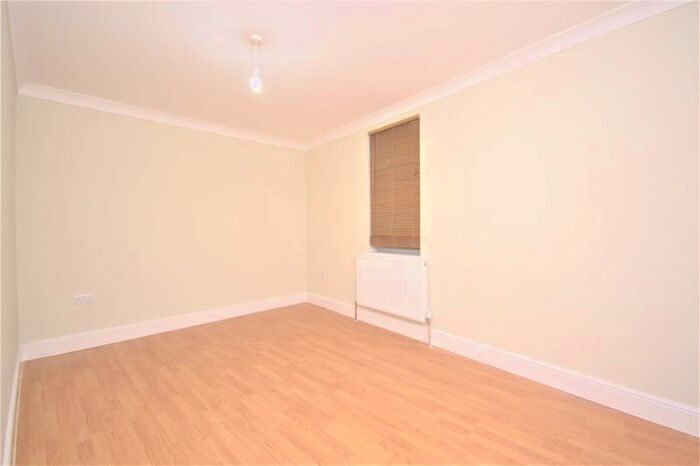 1 Bedroom Flat To Rent In Bethnal Green Road, London, E2