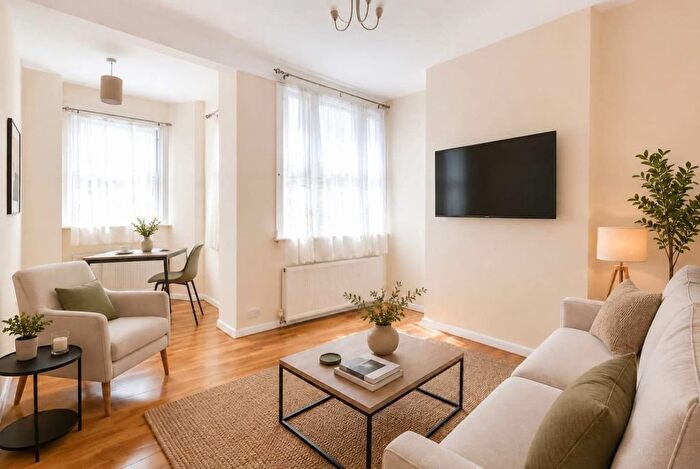 2 Bedroom Flat To Rent In London Borough Of Southwark, SE1