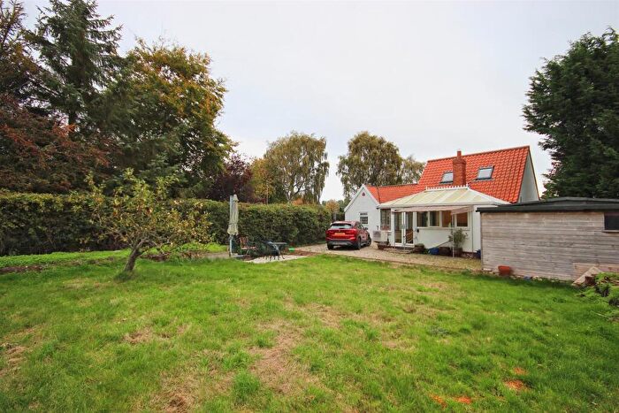 3 Bedroom Cottage For Sale In Aldbrough Road, Withernwick, HU11