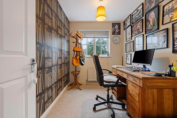 5 Bedroom Detached House For Sale In Kidd Road, Chichester, PO19