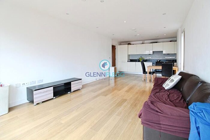 2 Bedroom Flat To Rent In Slough Station, Lexington Apartments, SL2