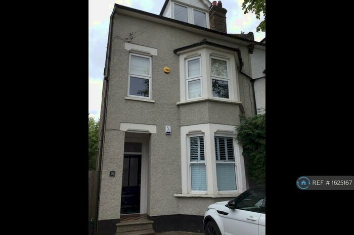 2 Bedroom Maisonette To Rent In Whytecliffe Road North, Purley, CR8