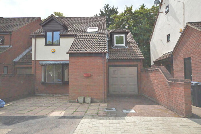 4 Bedroom Link Detached House To Rent In Gabrielle Close, Wembley, HA9
